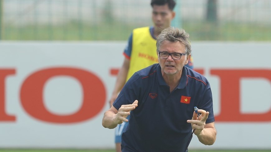 HLV Philippe Troussier không muốn so sánh với người tiền nhiệm Park Hang Seo