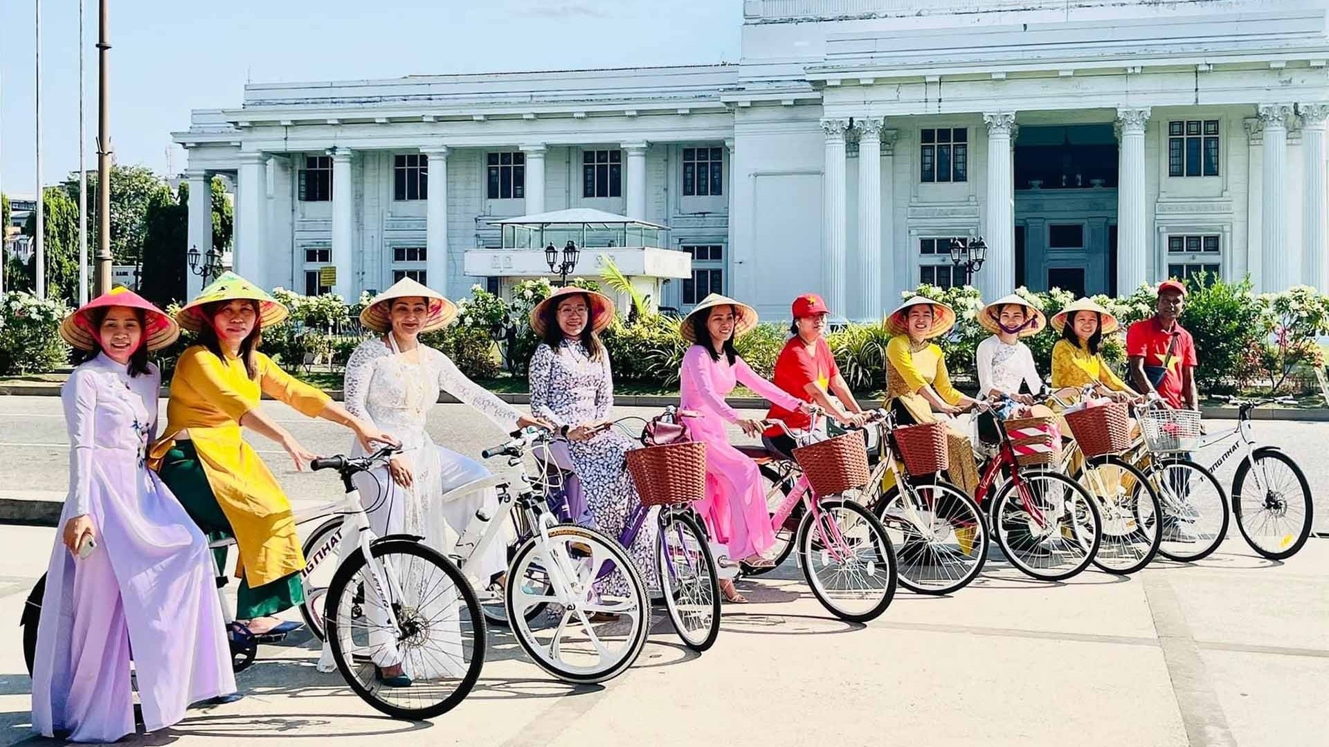 Quảng bá áo dài Việt Nam tại Sri Lanka