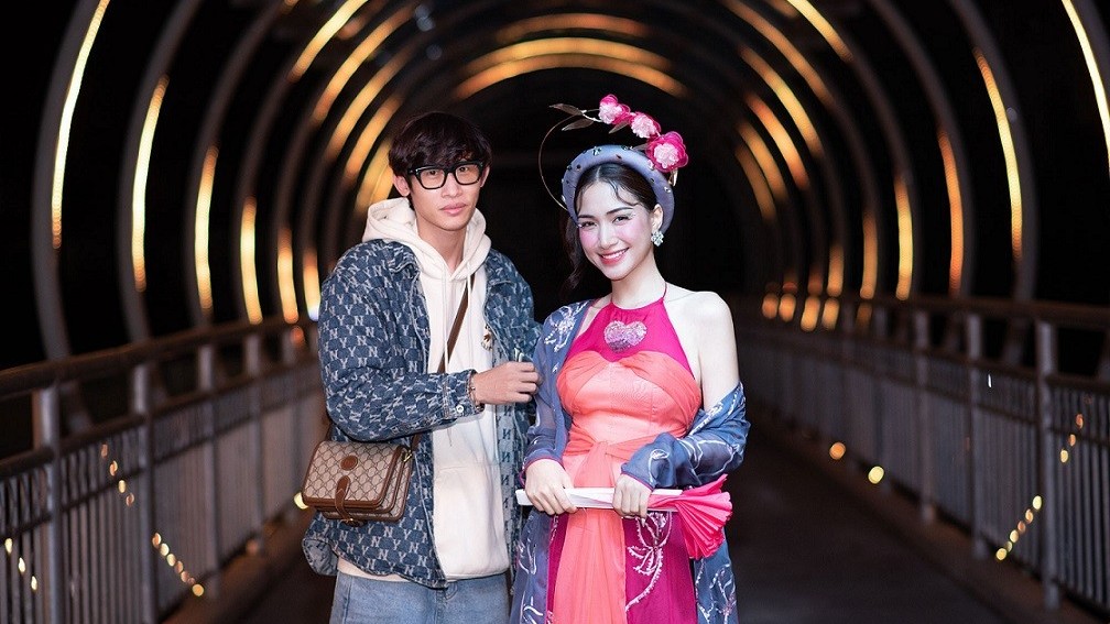 Stylist Khúc Mạnh Quân: Hòa Minzy chuyên nghiệp, 'chịu chơi' khi quay MV Thị Mầu