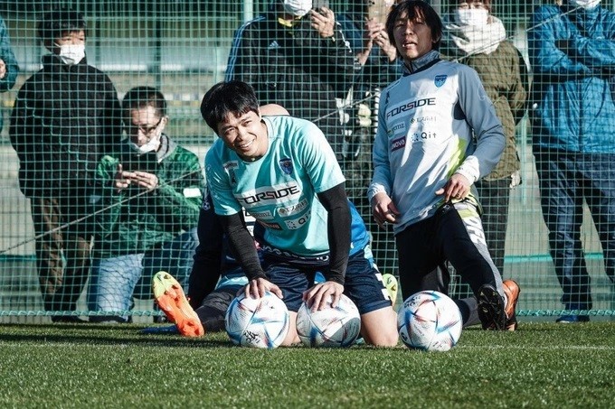 Yokohama FC 'bỏ quên' Công Phượng trong chuyến làm khách tới sân FC Tokyo. Như vậy đây là Công Phượng 4 trận liên tiếp không được đăng ký thi đấu (Nguồn: Dân trí) 
