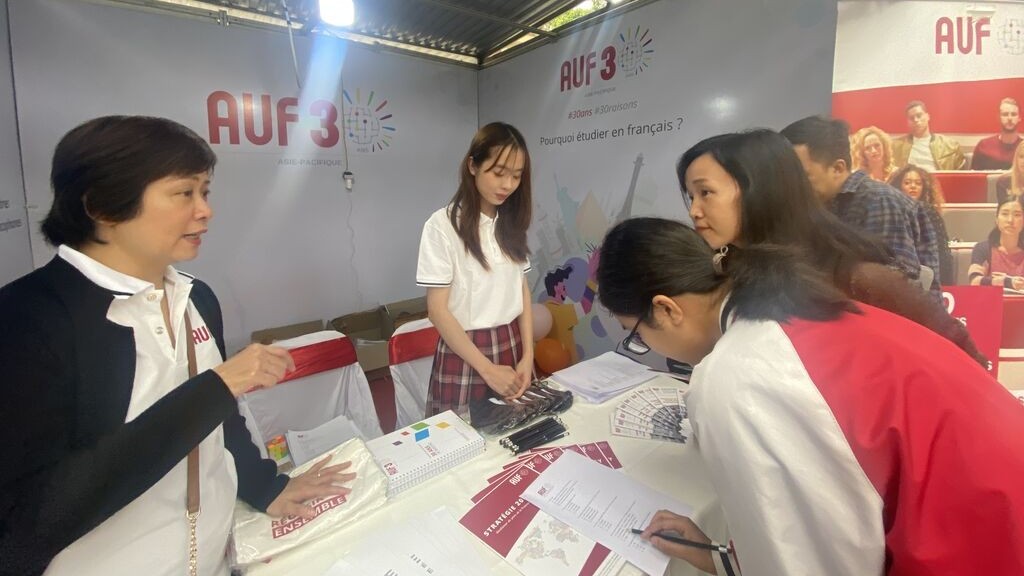 Sôi động Ngày hội tư vấn tuyển sinh Pháp ngữ 'Ma voie francophone'