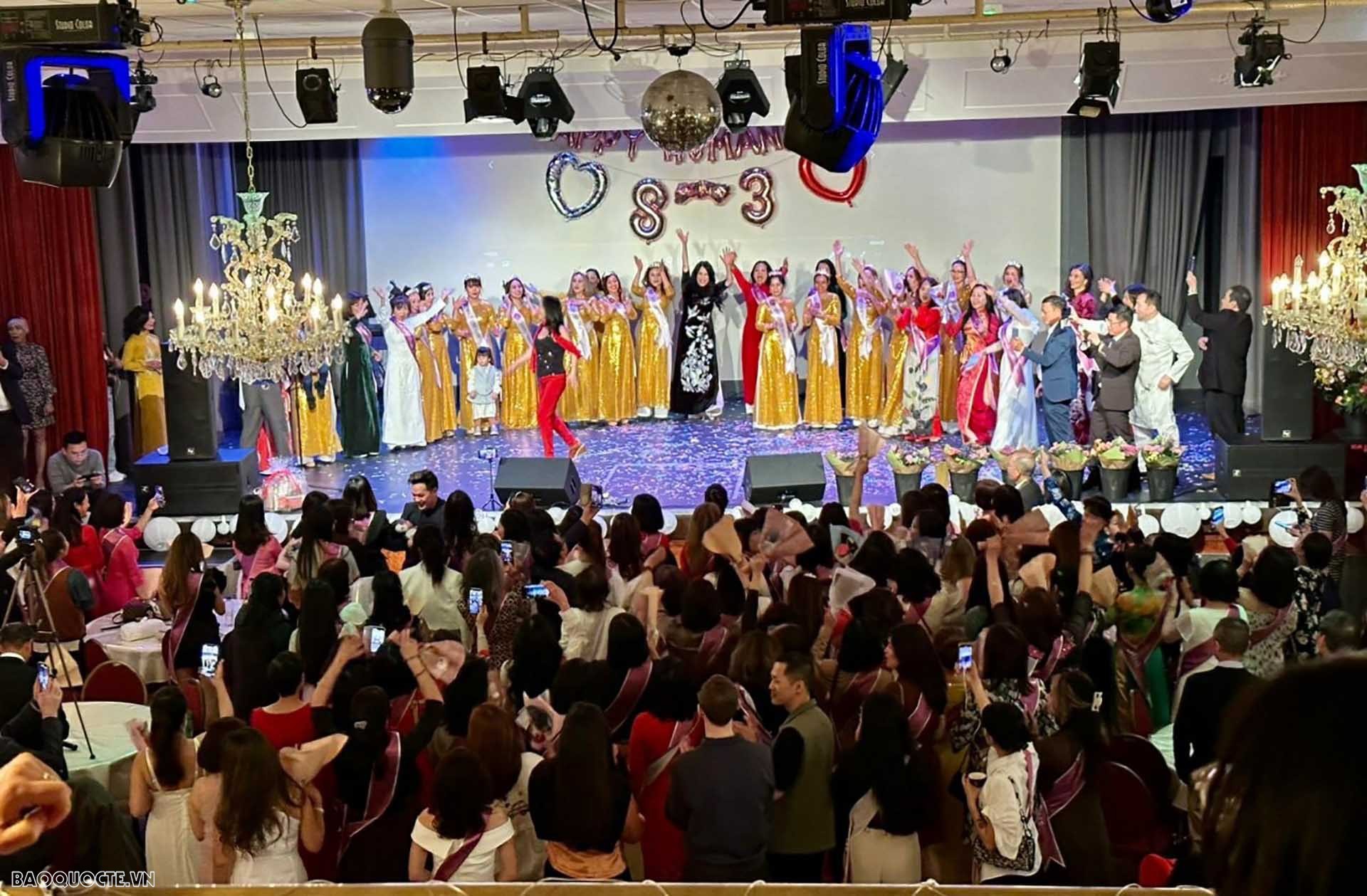 Liên hiệp Phụ nữ Việt Nam-Hà Lan tổ chức sự kiện tôn vinh phụ nữ Việt Nam nhân ngày Quốc tế phụ nữ 8/3. Liên hiệp Phụ nữ Việt Nam-Hà Lan tổ chức sự kiện tôn vinh phụ nữ Việt Nam nhân ngày Quốc tế phụ nữ 8/3.