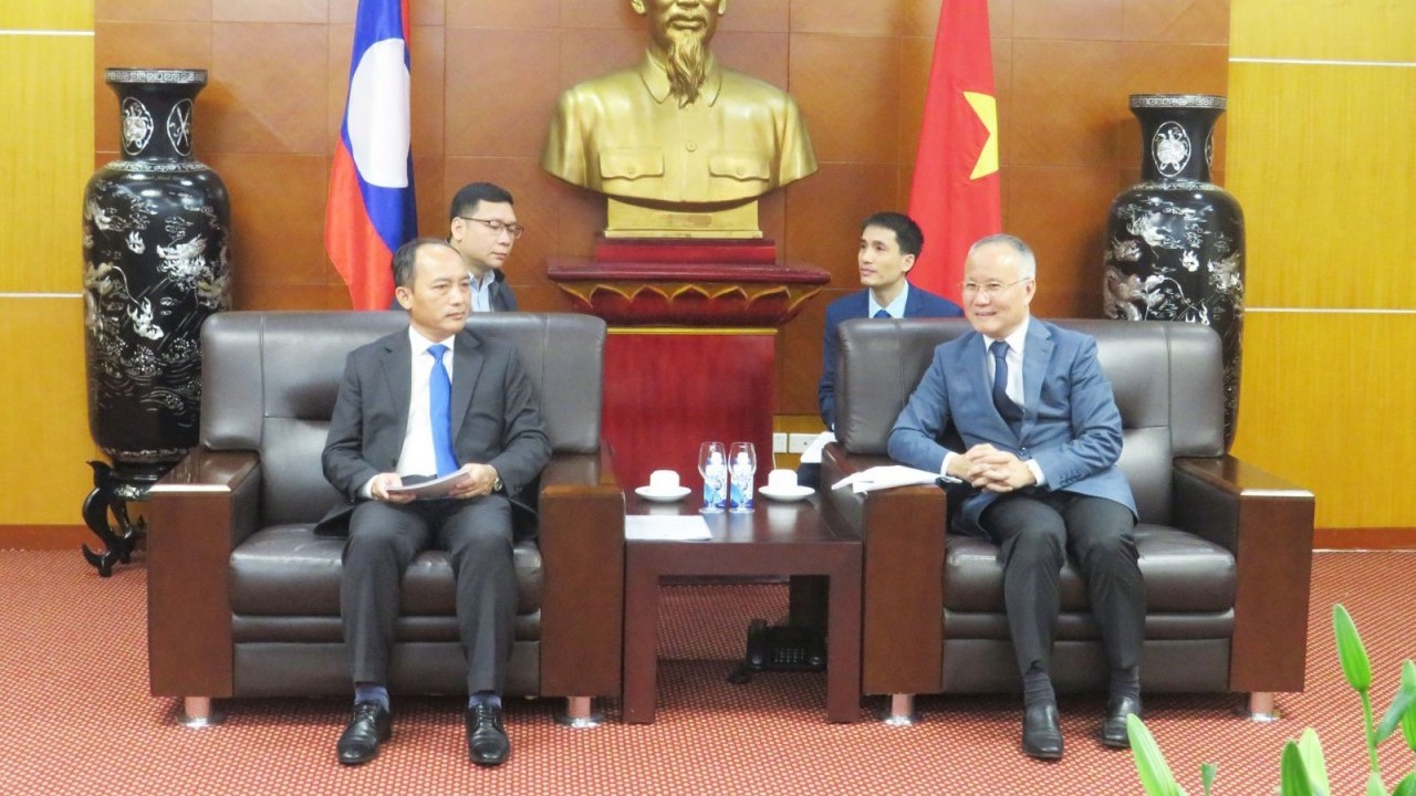 Việt Nam - Lào tăng cường chặt chẽ trong thương mại, công nghiệp