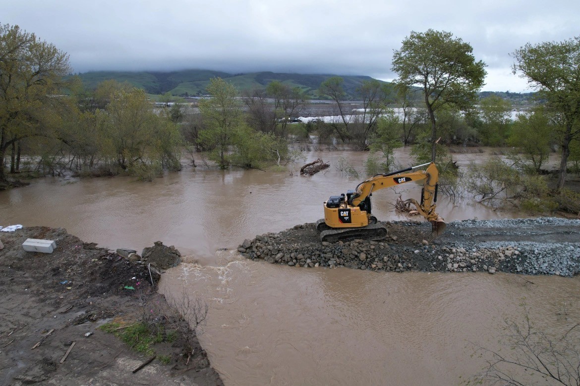Lũ lụt tàn phá nghiêm trọng ở California Lũ lụt ở California gây ảnh hưởng đến cuộc sống của hơn 300.000 hộ dân