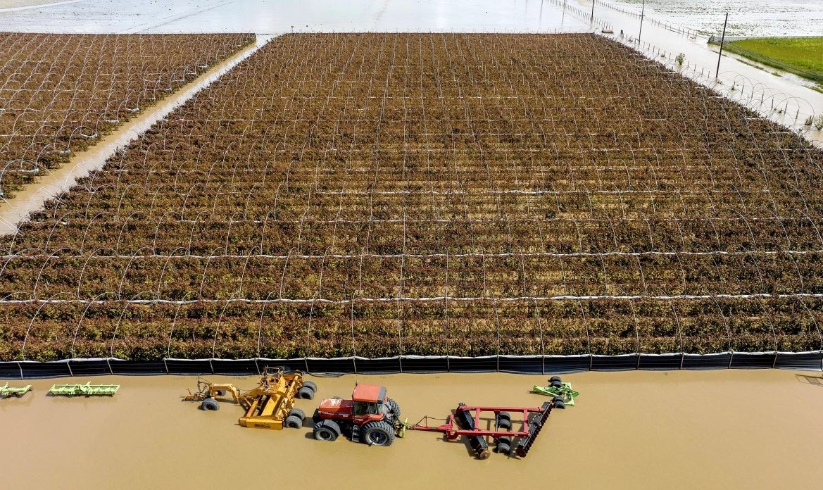 Lũ lụt tàn phá nghiêm trọng ở California Lũ lụt ở California gây ảnh hưởng đến cuộc sống của hơn 300.000 hộ dân