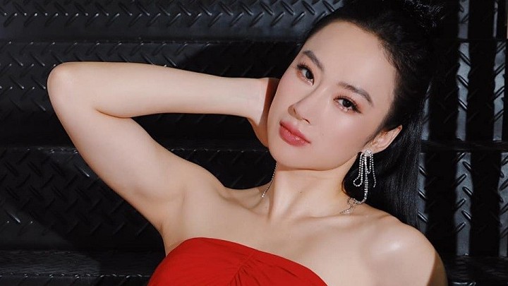 Angela Phương Trinh xinh đẹp mặn mà kết hợp trang phục khoe hình thể