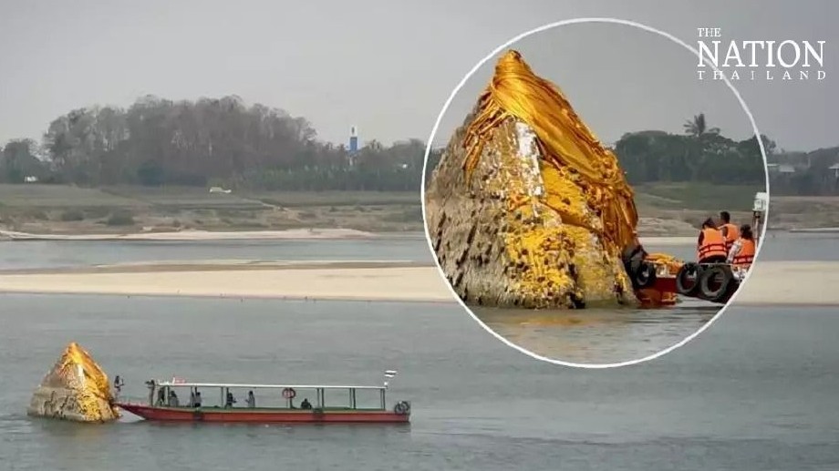 Thái Lan: Khách du lịch chiêm ngưỡng bảo tháp linh thiêng nổi lên trên dòng sông Mekong