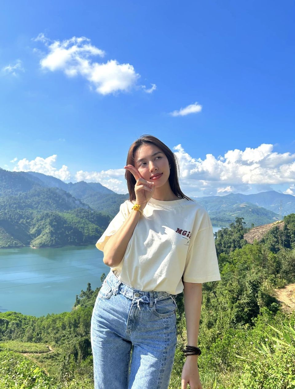 Hoa hậu Thùy Tiên