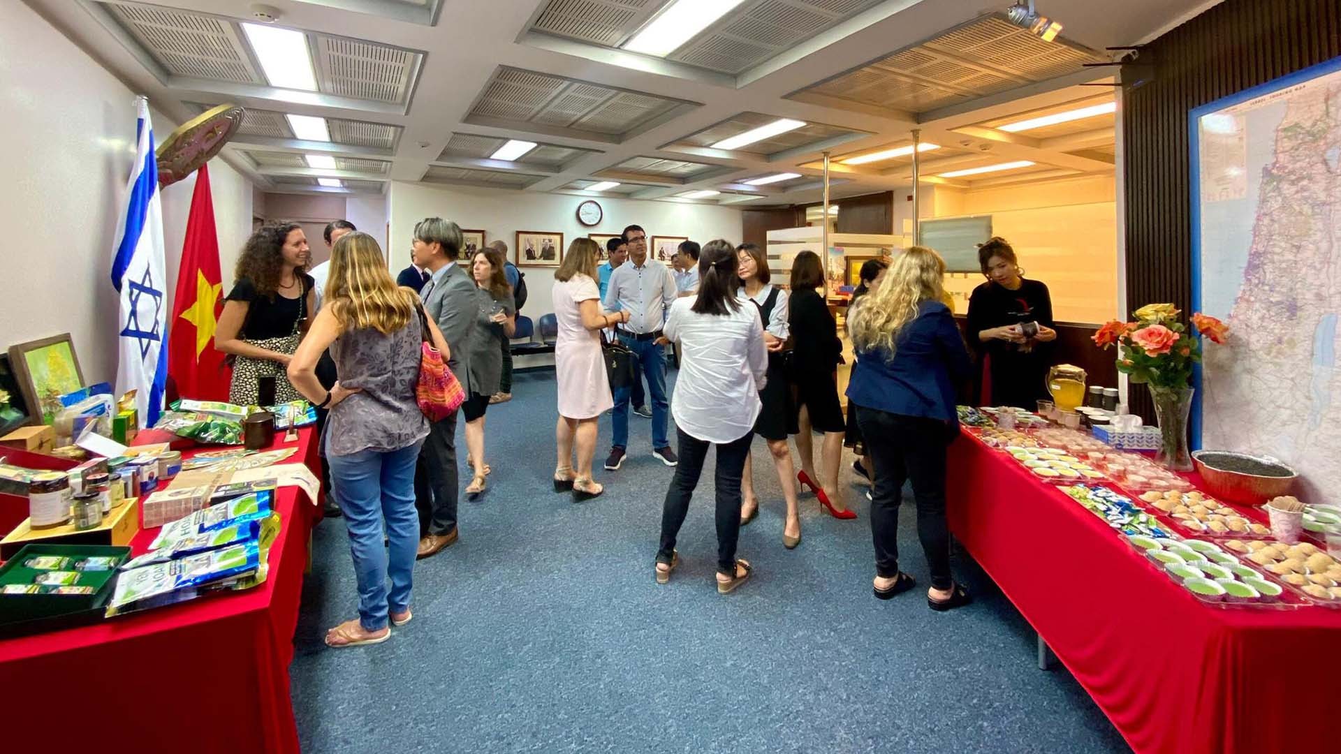 Phòng trưng bày các sản phẩm hàng hóa Việt Nam tại Đại sứ quán. (Nguồn: ĐSQ Việt Nam tại Israel)