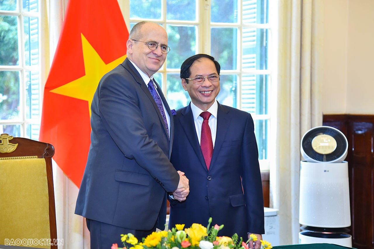 Bộ trưởng Ngoại giao Bùi Thanh Sơn đón, hội đàm với Bộ trưởng Ngoại giao Ba Lan Zbigniew Rau Bộ trưởng Ngoại giao Bùi Thanh Sơn đón, hội đàm với Bộ trưởng Ngoại giao Ba Lan Zbigniew Rau