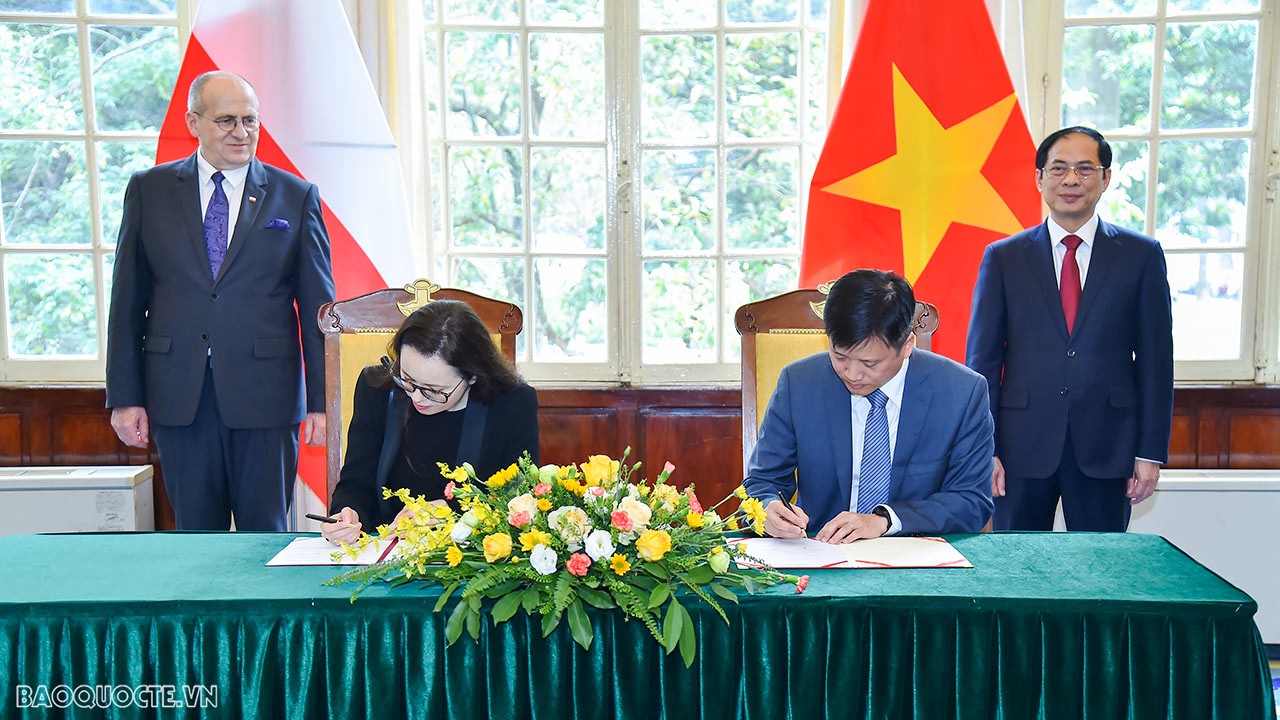 Bộ trưởng Ngoại giao Bùi Thanh Sơn đón, hội đàm với Bộ trưởng Ngoại giao Ba Lan Zbigniew Rau Bộ trưởng Ngoại giao Bùi Thanh Sơn đón, hội đàm với Bộ trưởng Ngoại giao Ba Lan Zbigniew Rau