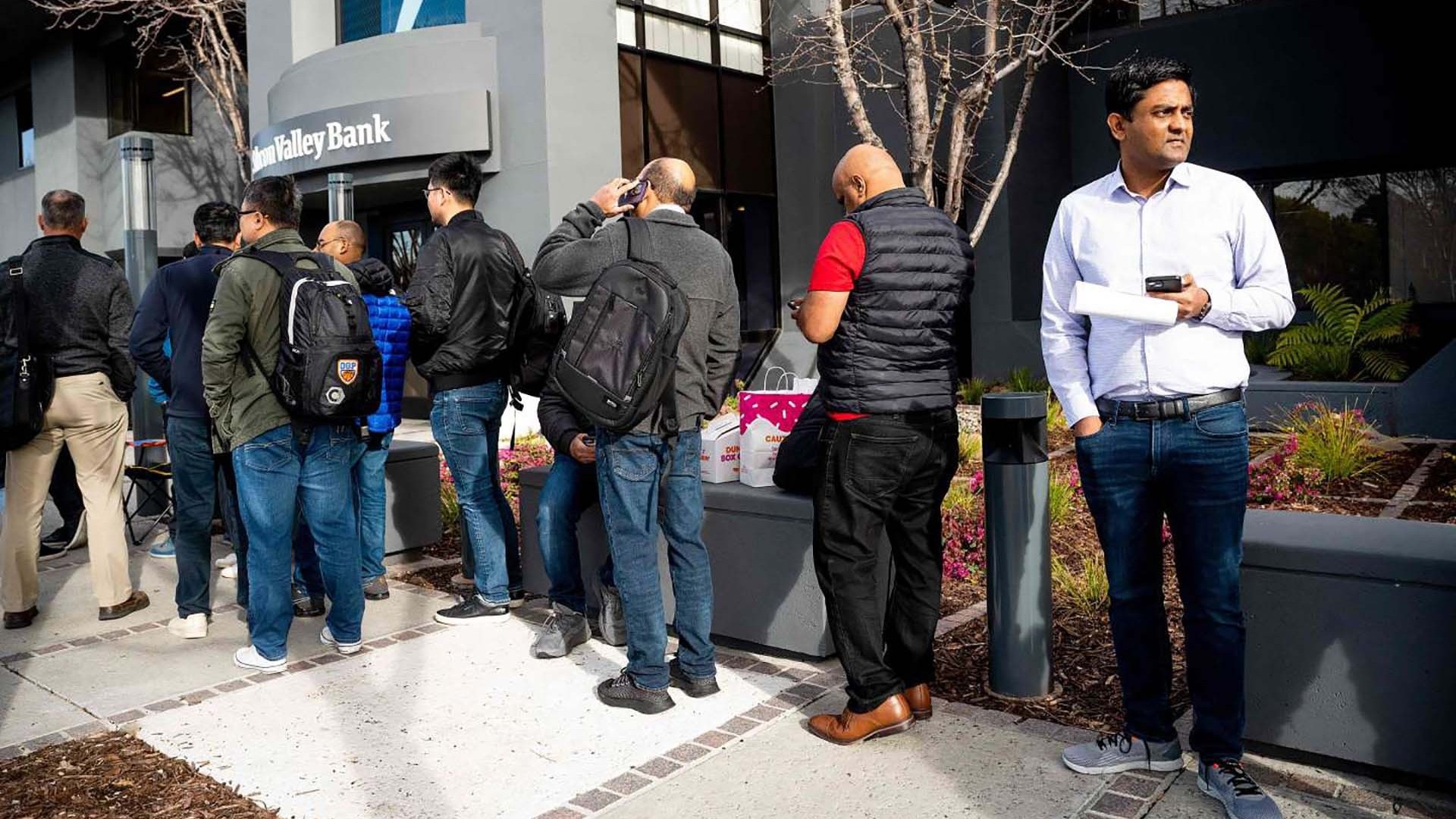 Phía sau cái kết chóng vánh của SVB