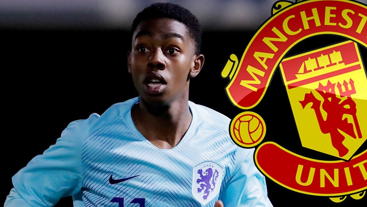 : Dortmund gia hạn Jude Bellingham; MU 'để ý' Van Axel Dongen;