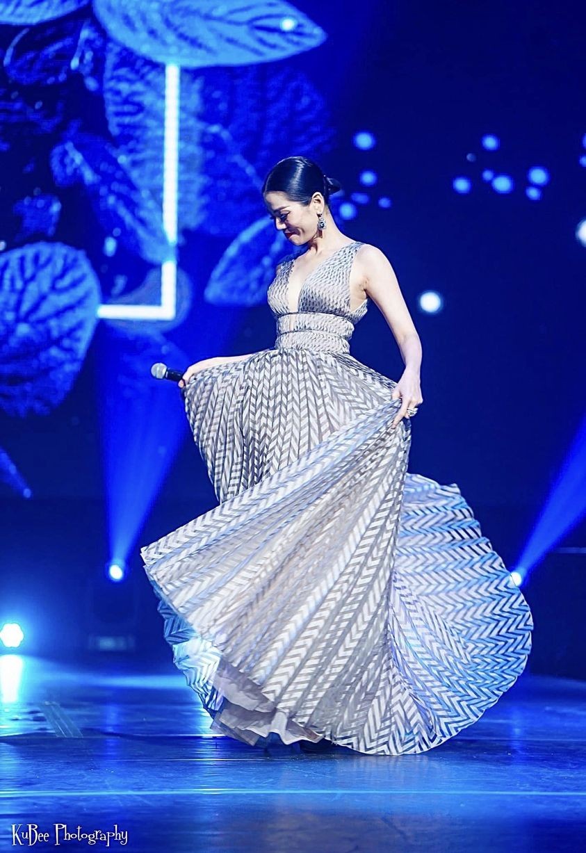 Ca sĩ Lệ Quyên khoe vóc dáng nuột nà