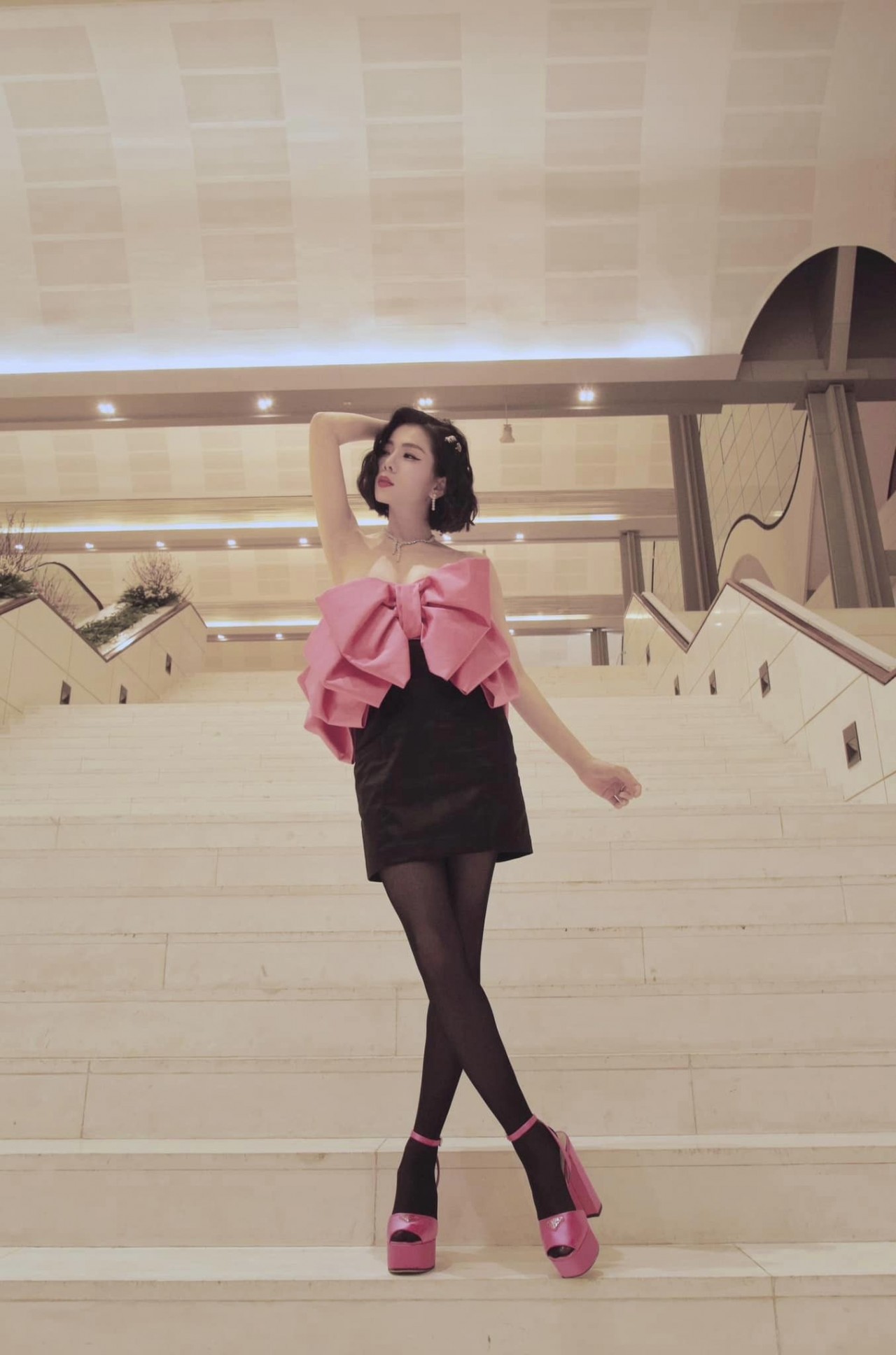 Ca sĩ Lệ Quyên khoe vóc dáng nuột nà