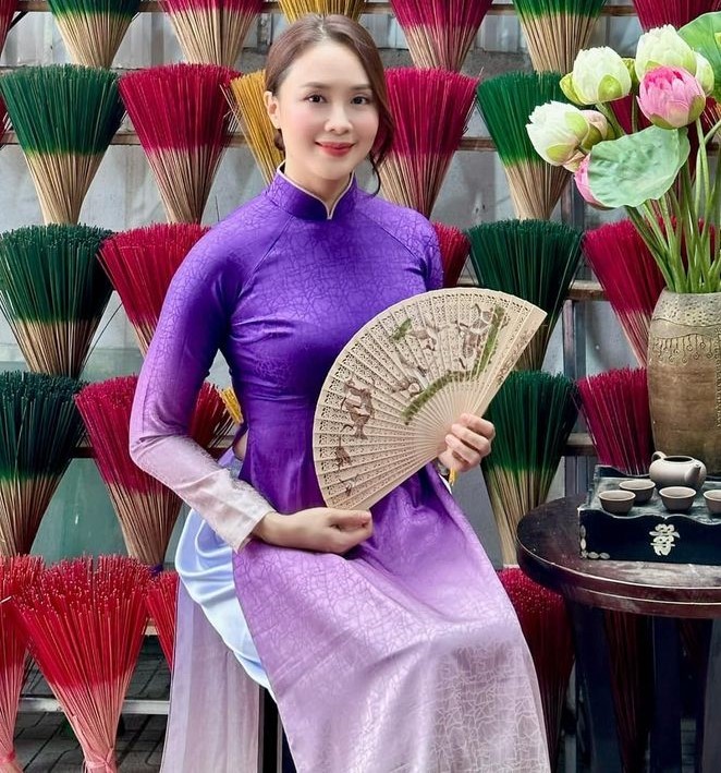 Sao Việt: NSND Thu Hà đọ sắc Mai Thu Huyền