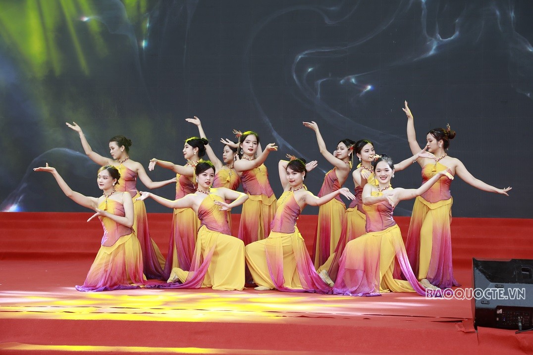 Sôi động 'Bước nhảy thanh niên' Sôi động 'Bước nhảy thanh niên'