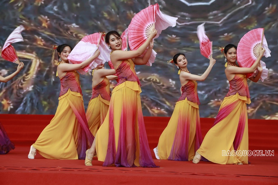 Sôi động 'Bước nhảy thanh niên' Sôi động 'Bước nhảy thanh niên'