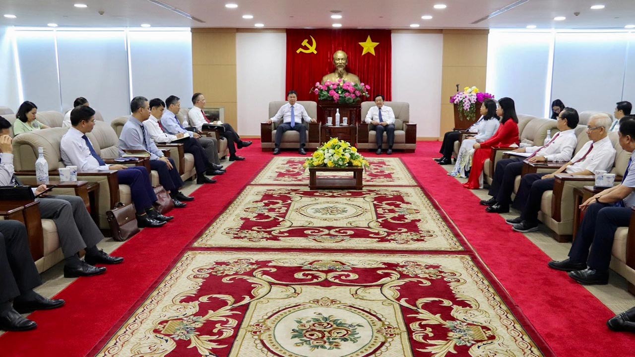 Đoàn Trưởng cơ quan đại diện Việt Nam tại nước ngoài nhiệm kỳ 2023-2026 thăm làm việc tại các địa phương phía Nam