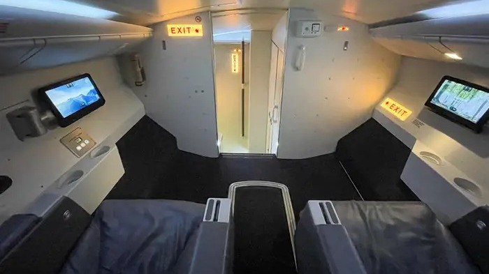 Bên trong phòng ngủ bí mật của phi công và tiếp viên trên máy bay