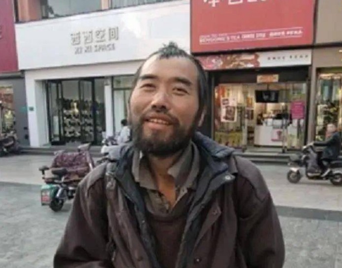 Thường Học Phúc - thủ khoa đại học năm 1997, sau 26 năm trở thành ăn xin. . (Nguồn: Sohu)