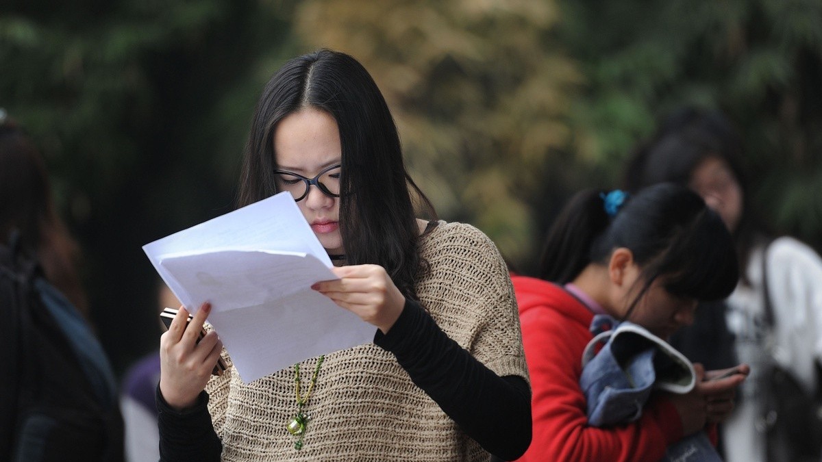 Tỷ lệ chọi cao ngất, cuộc chiến 'bát cơm sắt' tại Trung Quốc vẫn chưa từng hạ nhiệt
