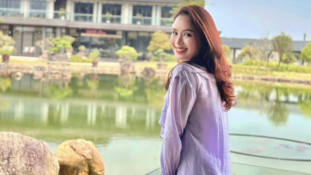 Nhan sắc đời thường trẻ trung, xinh đẹp của Hồng Diễm