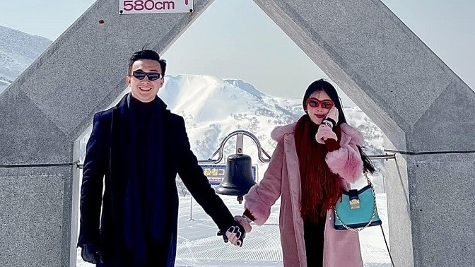 Hoa hậu Lê Âu Ngân Anh và chồng MC hạnh phúc hưởng tuần trăng mật ở Nhật Bản