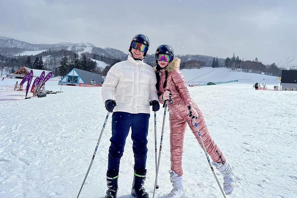 Hoa hậu Lê Âu Ngân Anh và chồng MC hạnh phúc hưởng tuần trăng mật ở Nhật Bản