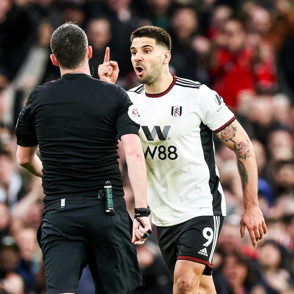 MU vs Fulham: Những hình ảnh kịch tính trong trận cầu có 3 thẻ đỏ