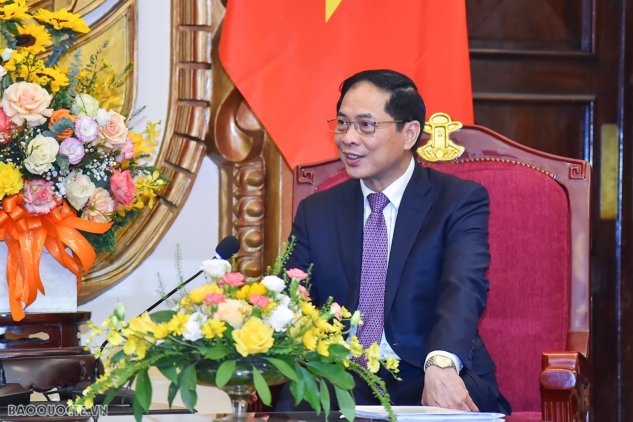 Hai nước duy trì quan hệ chính trị-ngoại giao, chủ yếu liên quan hợp tác và ủng hộ lẫn nhau tại các tổ chức quốc tế và diễn đàn đa phương.