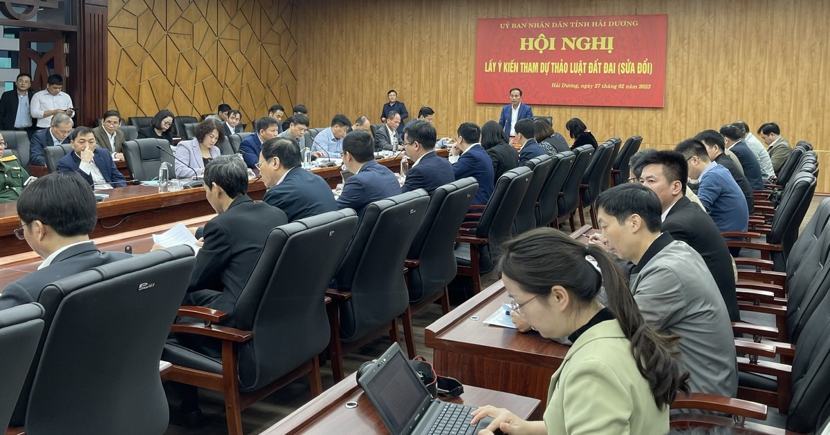 Hội nghị lấy ý kiến tham gia dự thảo Luật Đất đai sửa đổi do UBND tỉnh Hải Dương tổ chức ngày 27/2. (Nguồn: Nhân dân) Hội nghị lấy ý kiến tham gia dự thảo Luật Đất đai sửa đổi do UBND tỉnh Hải Dương tổ chức ngày 27/2. (Nguồn: Nhân dân)