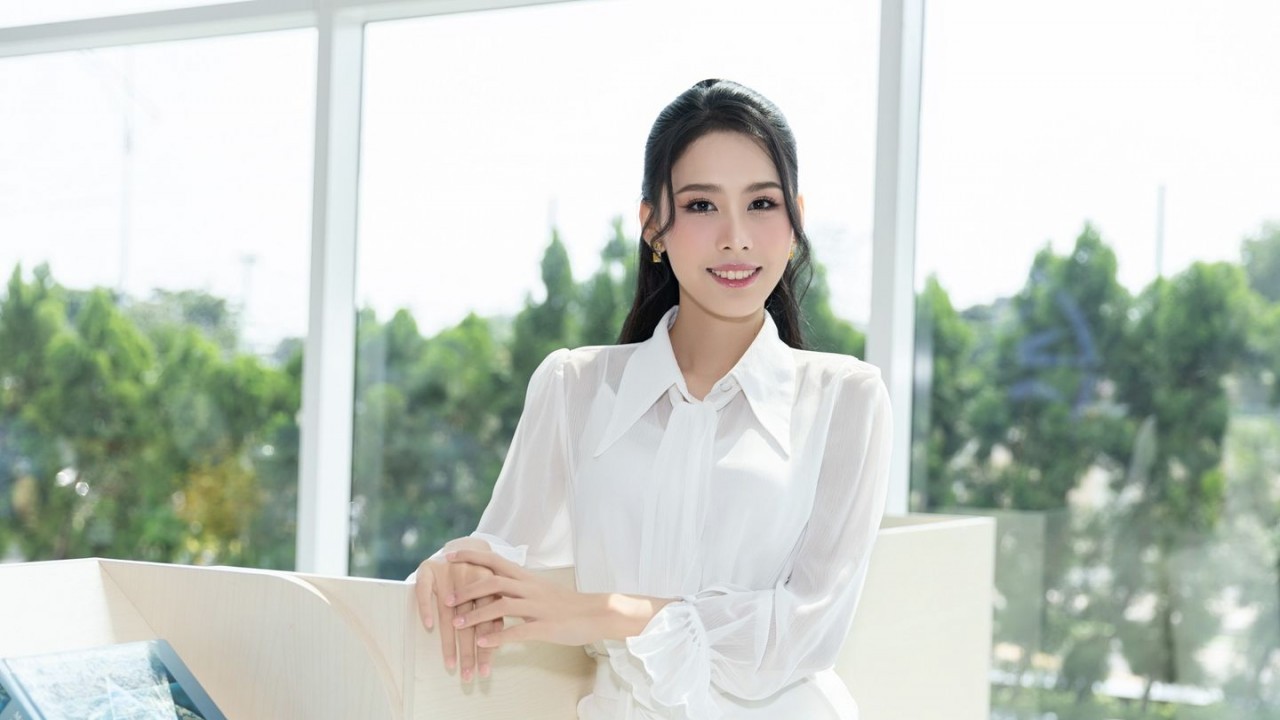 Thời trang thanh lịch của Á hậu Lê Nguyễn Ngọc Hằng