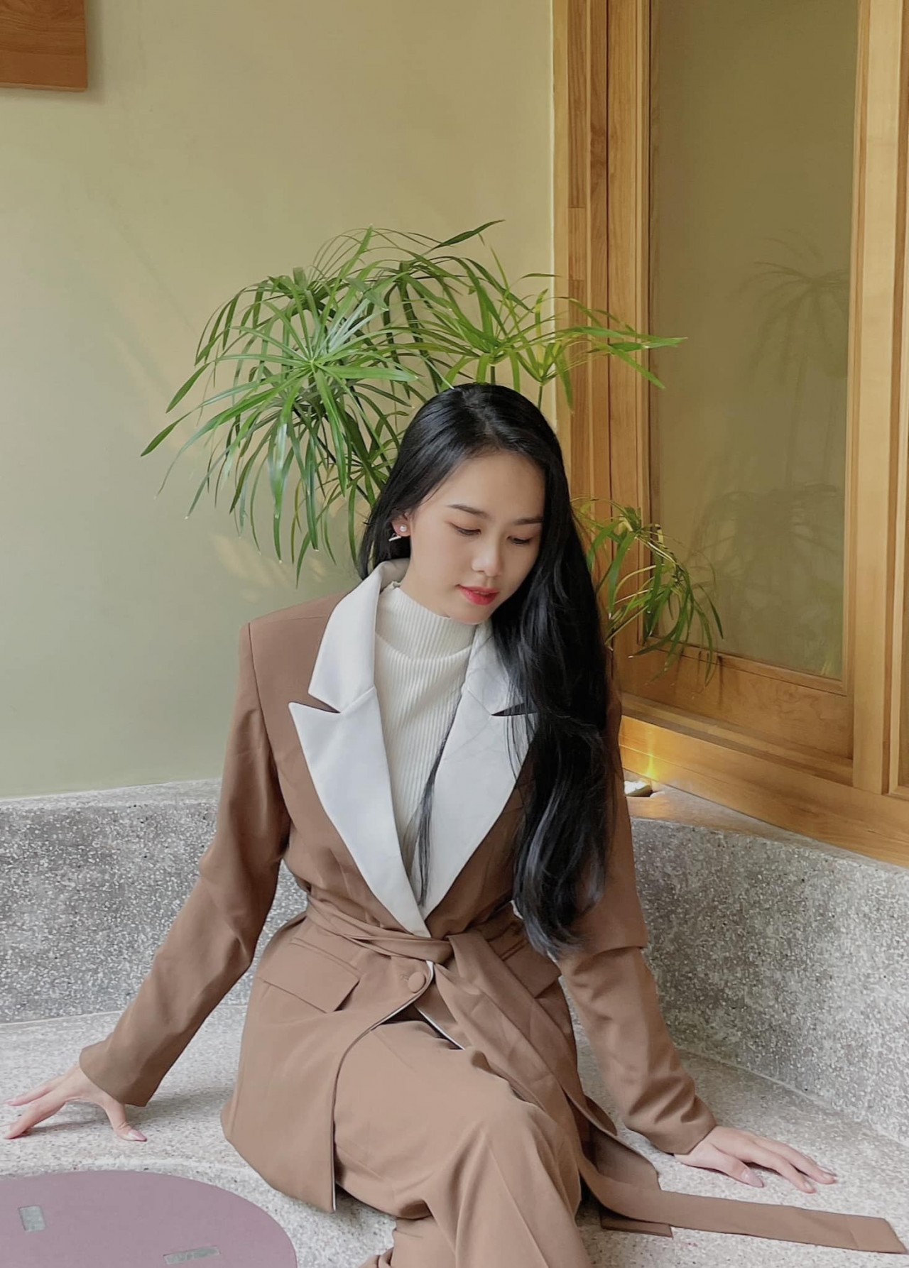 Thời trang thanh lịch của Á hậu Lê Nguyễn Ngọc Hằng