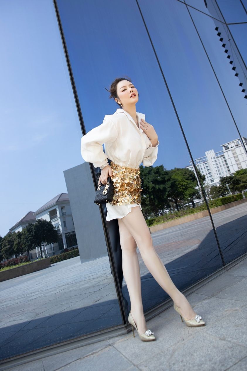 Lý Nhã Kỳ tái xuất trẻ trung tại sự kiện của Đàm Vĩnh Hưng