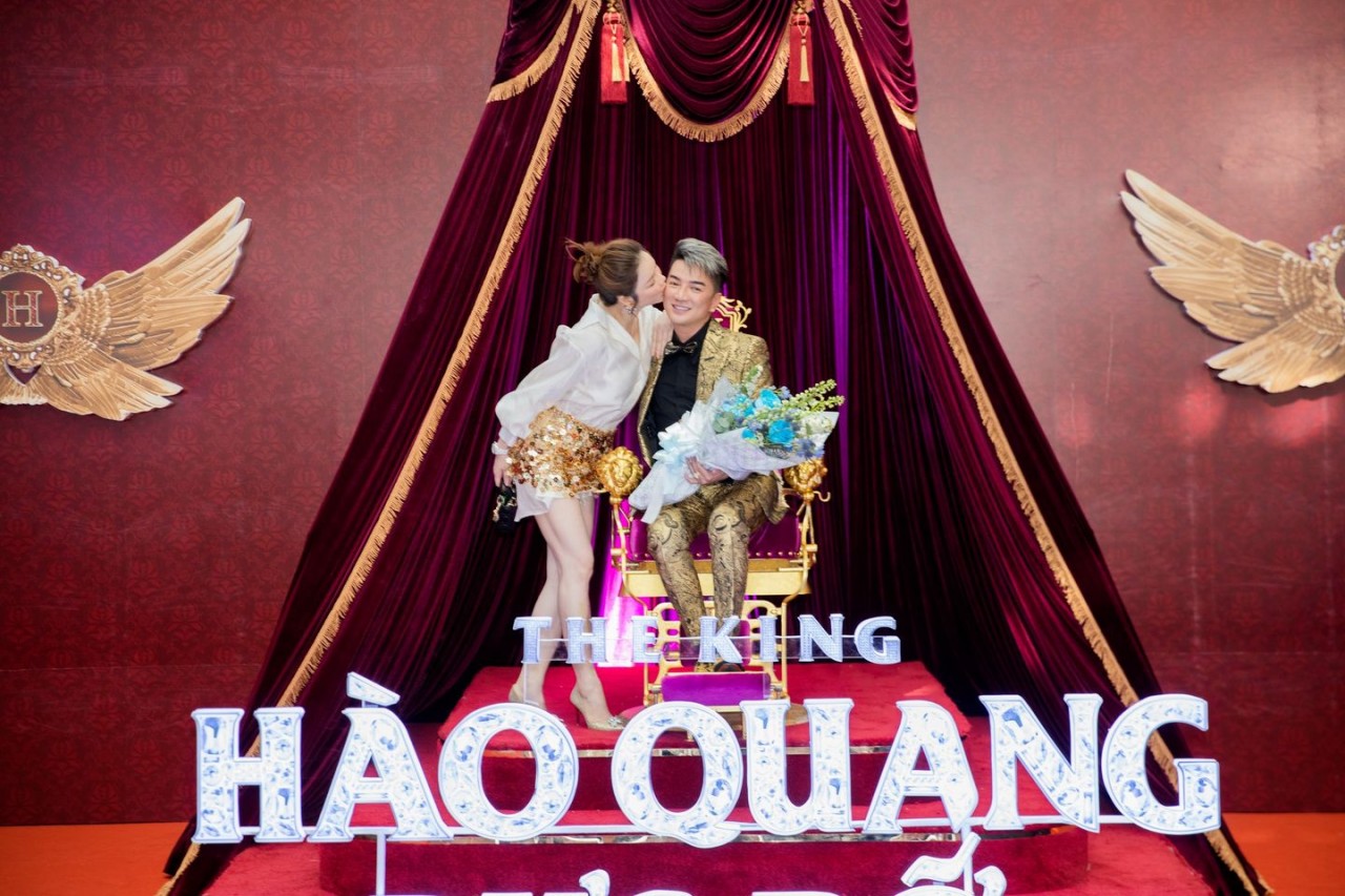 Lý Nhã Kỳ tái xuất trẻ trung tại sự kiện của Đàm Vĩnh Hưng