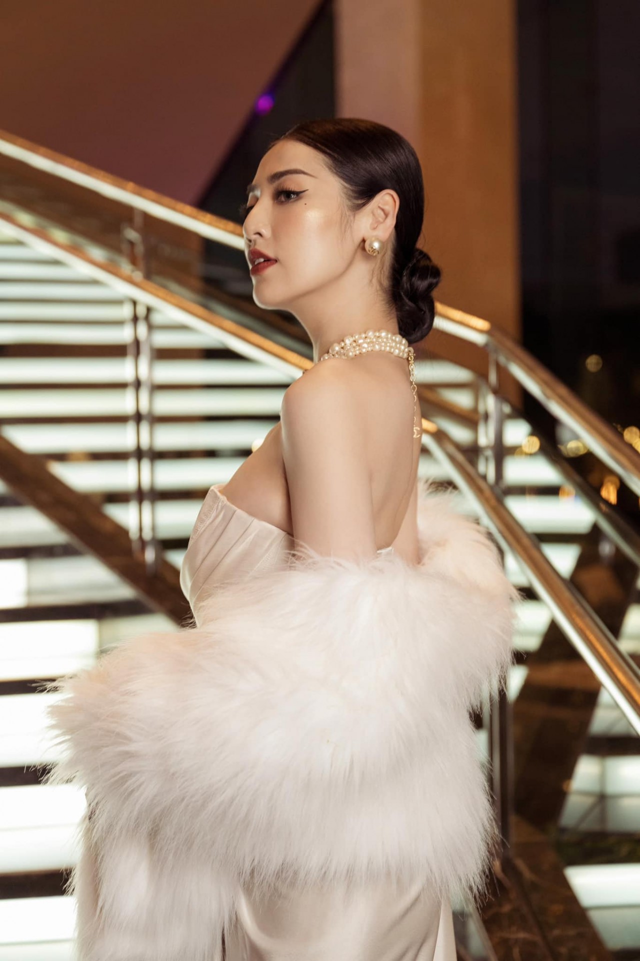 Á hậu Dương Tú Anh khoe vóc dáng nuột nà, gợi cảm