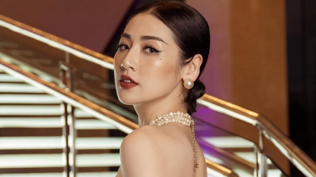 Á hậu Dương Tú Anh khoe vóc dáng nuột nà, gợi cảm