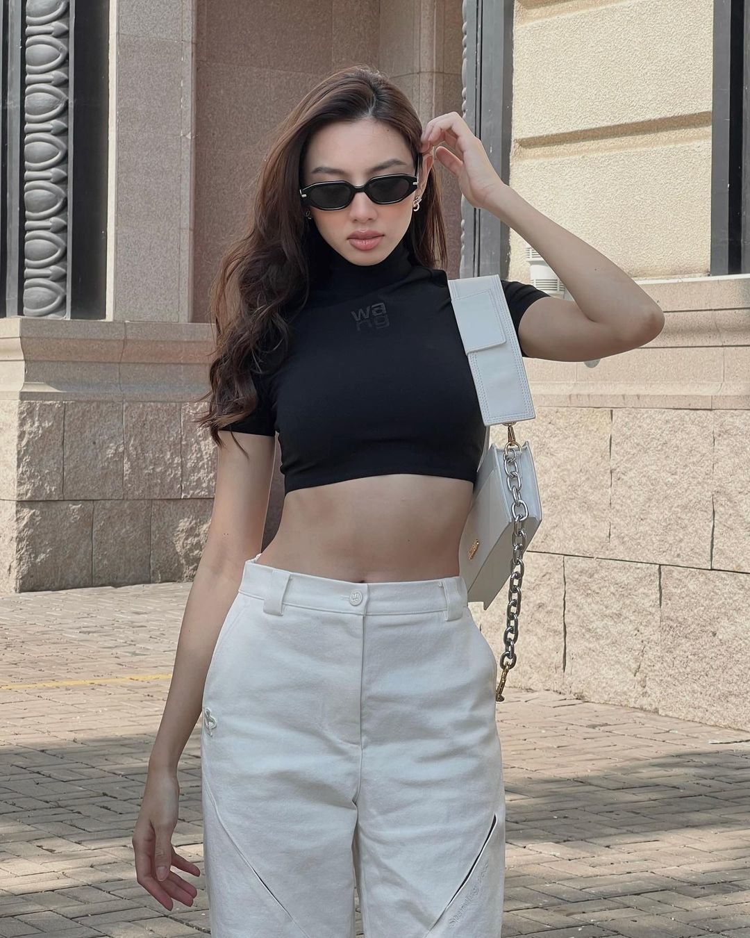 Thời trang đời thường, năng động, cá tính của Hoa hậu Thùy Tiên