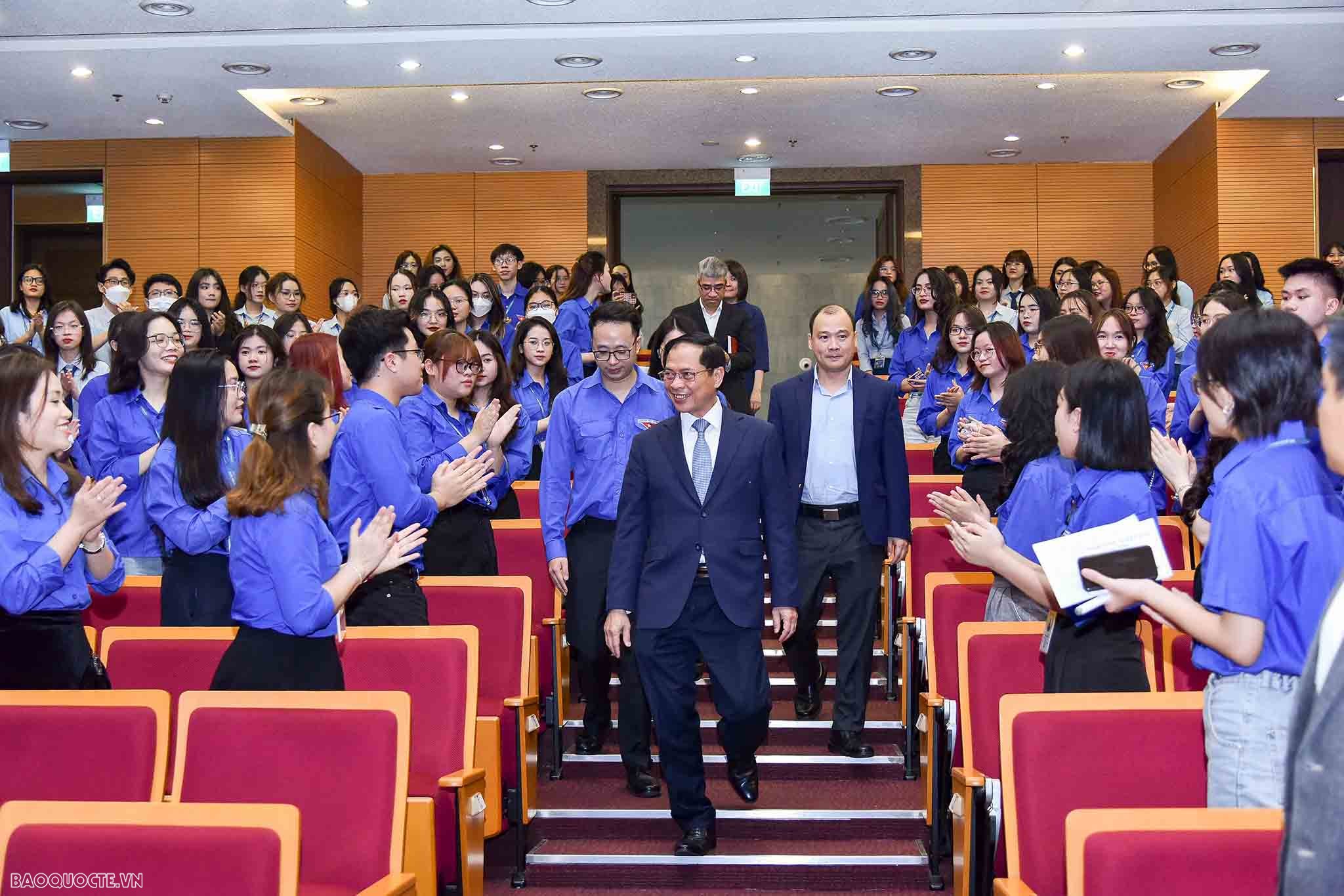 Bộ trưởng đối thoại với thanh niên: Chuyên nghiệp, hiện đại, đồng lòng để phụng sự đất nước