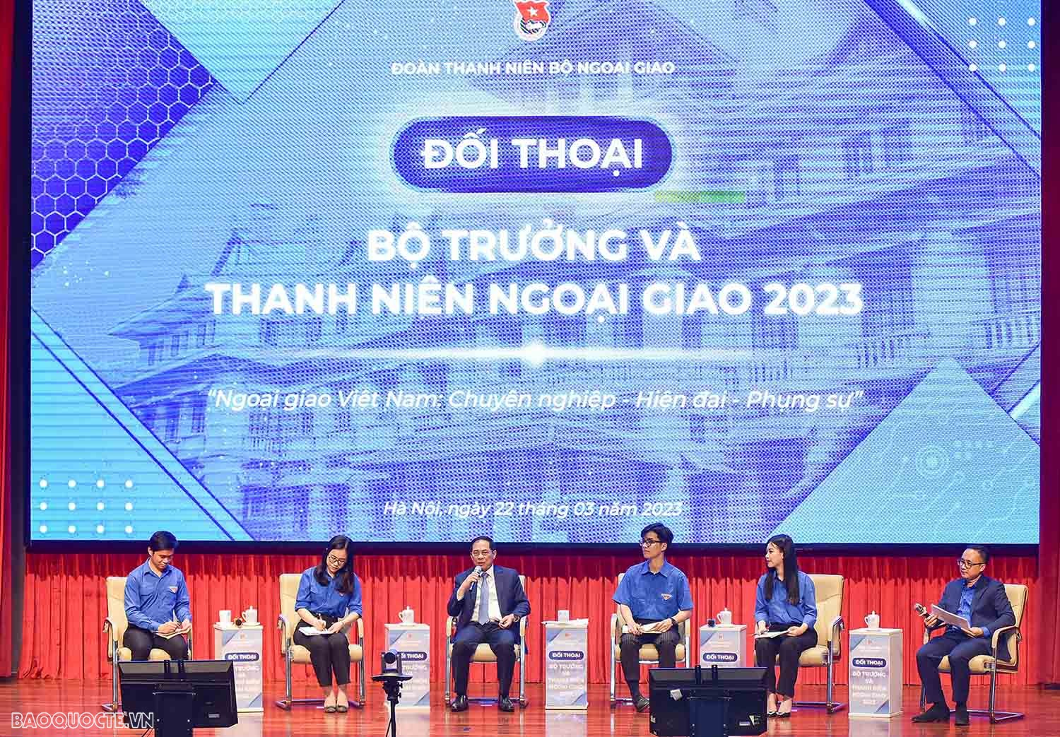 Chùm ảnh Bộ trưởng Bùi Thanh Sơn  đối thoại với thanh niên ngoại giao