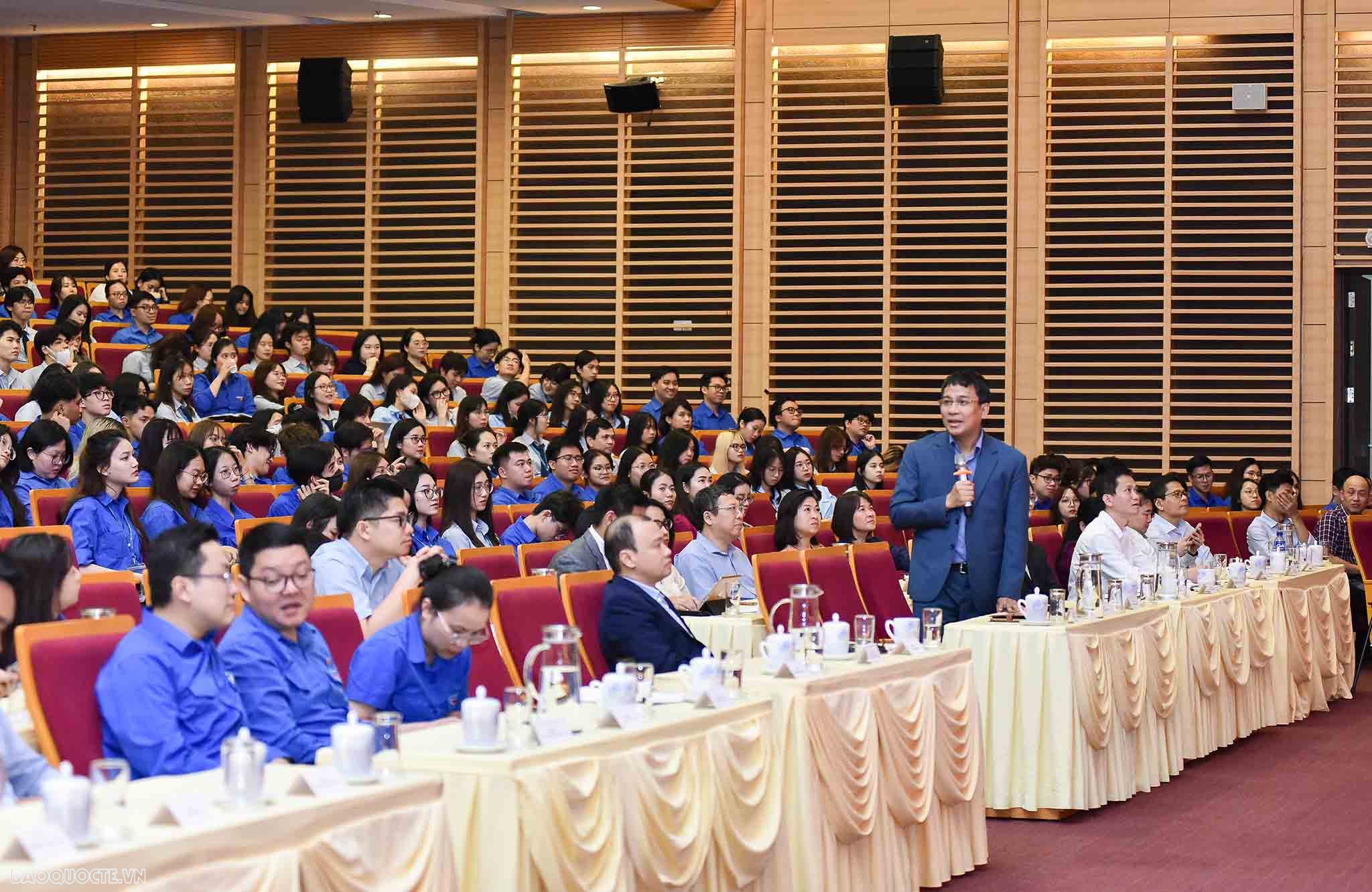 Chùm ảnh Bộ trưởng Bùi Thanh Sơn  đối thoại với thanh niên ngoại giao