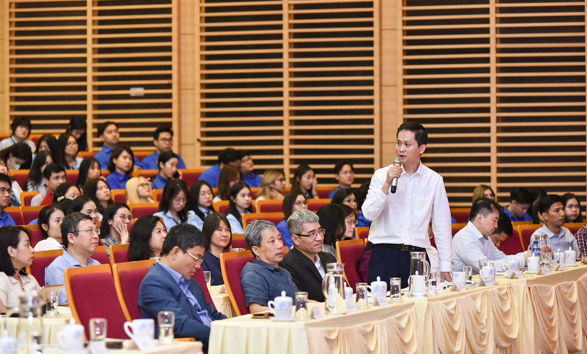 Chùm ảnh Bộ trưởng Bùi Thanh Sơn  đối thoại với thanh niên ngoại giao