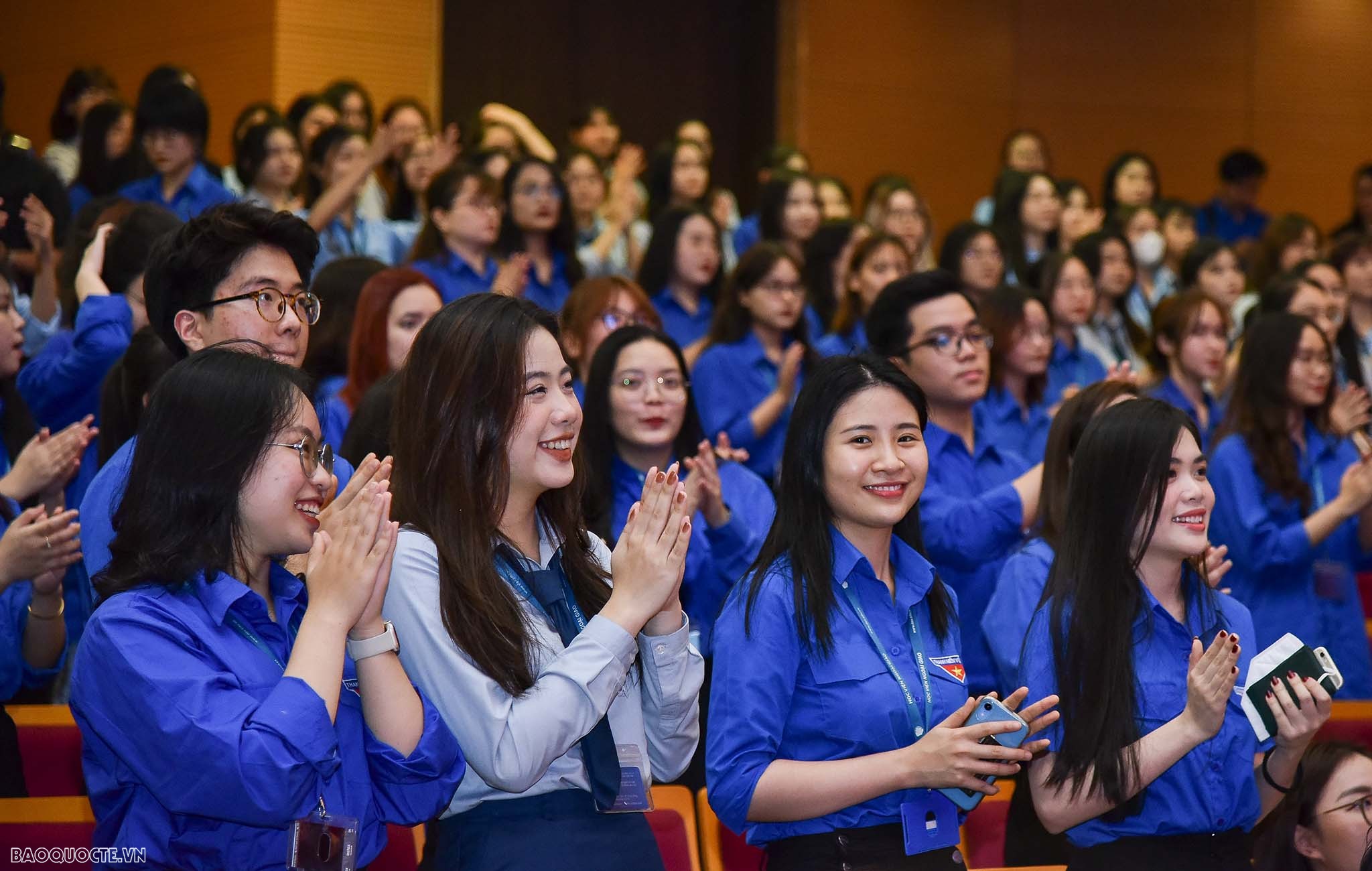 Chùm ảnh Bộ trưởng Bùi Thanh Sơn  đối thoại với thanh niên ngoại giao