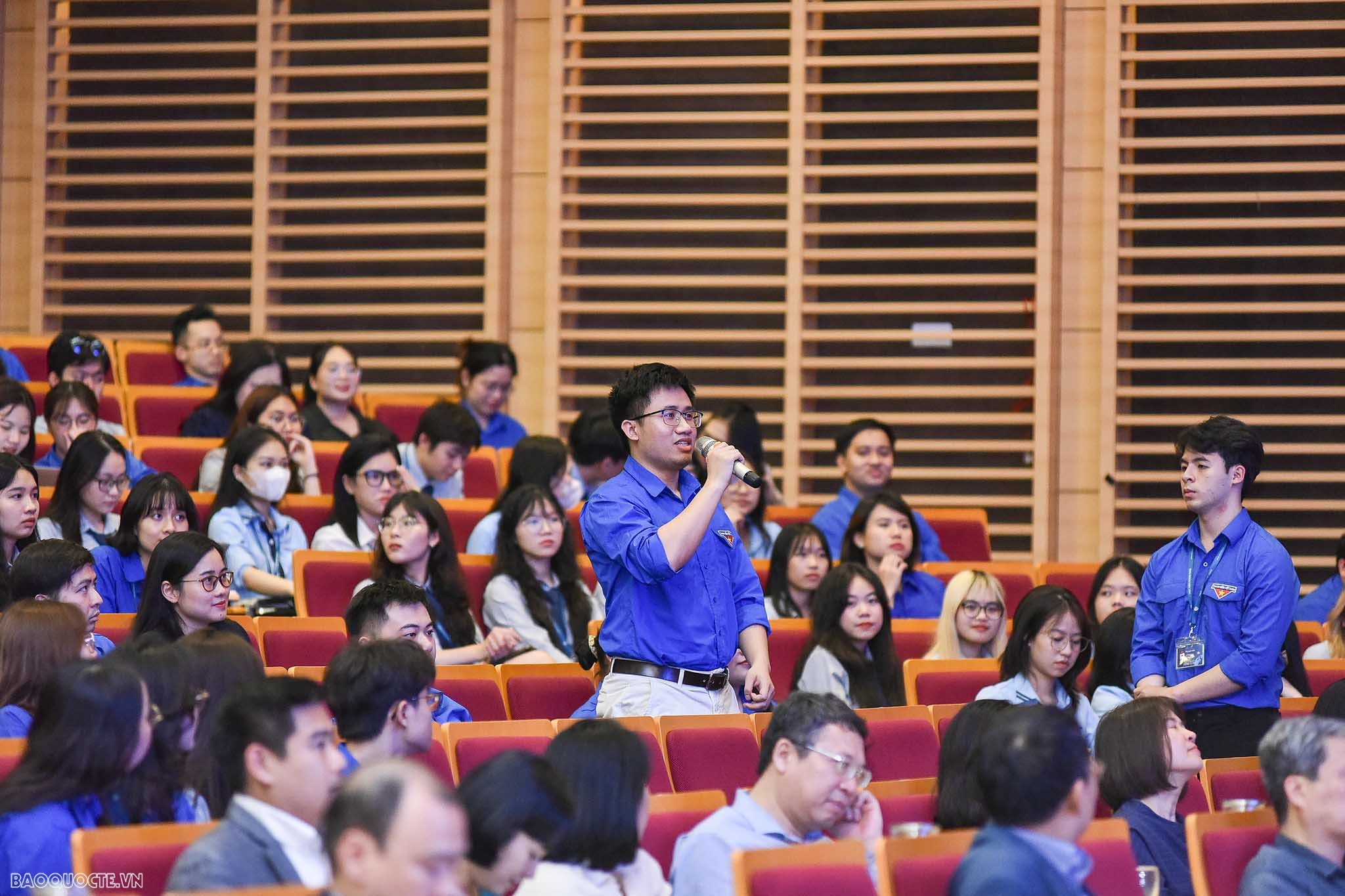 Chùm ảnh Bộ trưởng Bùi Thanh Sơn  đối thoại với thanh niên ngoại giao