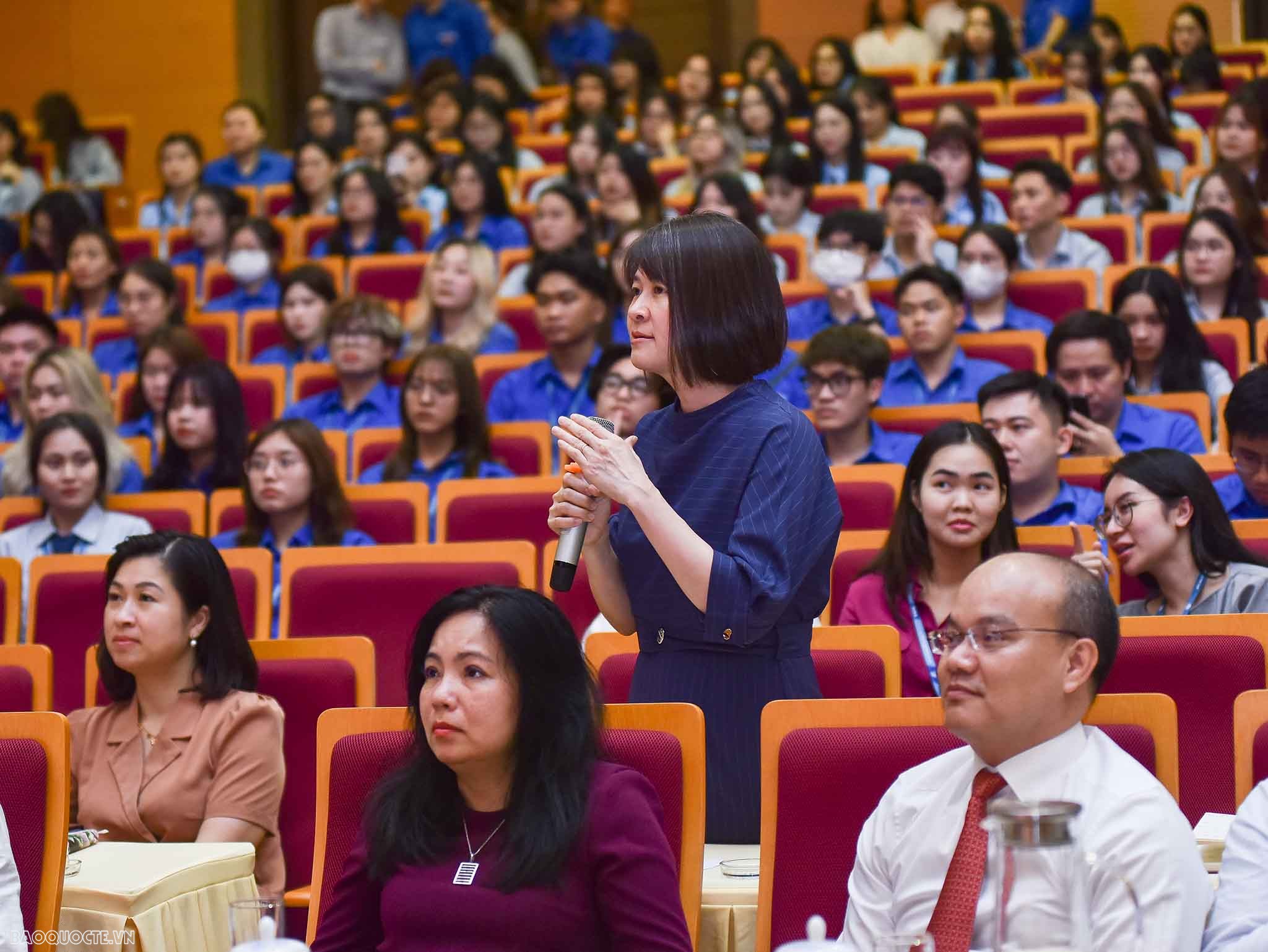 Chùm ảnh Bộ trưởng Bùi Thanh Sơn  đối thoại với thanh niên ngoại giao