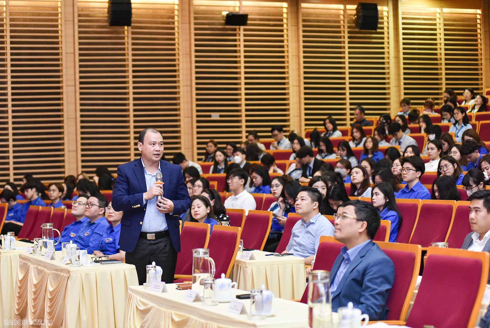 Chùm ảnh Bộ trưởng Bùi Thanh Sơn  đối thoại với thanh niên ngoại giao