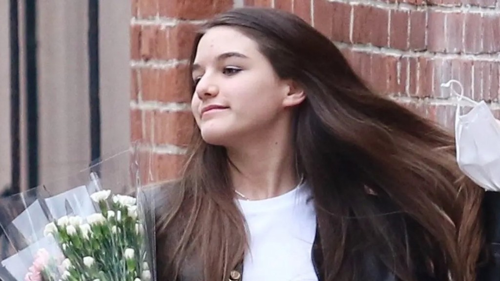 Con gái của tài tử Tom Cruise nộp hồ sơ vào đại học