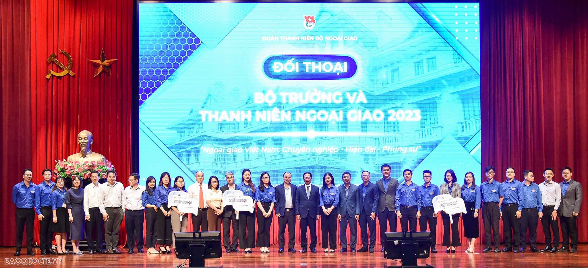 Chùm ảnh Bộ trưởng Bùi Thanh Sơn  đối thoại với thanh niên ngoại giao