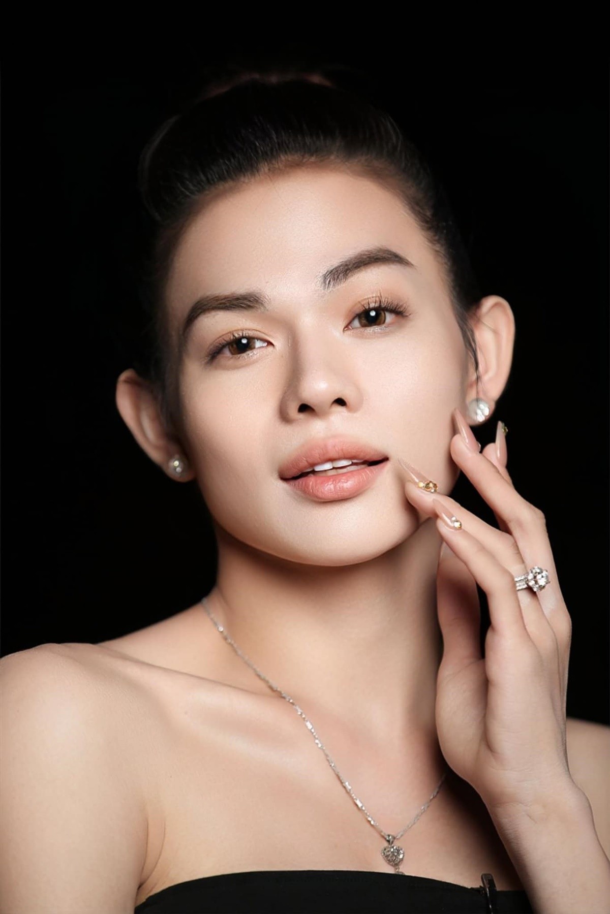 Gương mặt mộc đẹp hoàn hảo, không tỳ vết của thi sinh Hoa hậu Chuyển giới Việt Nam 2023